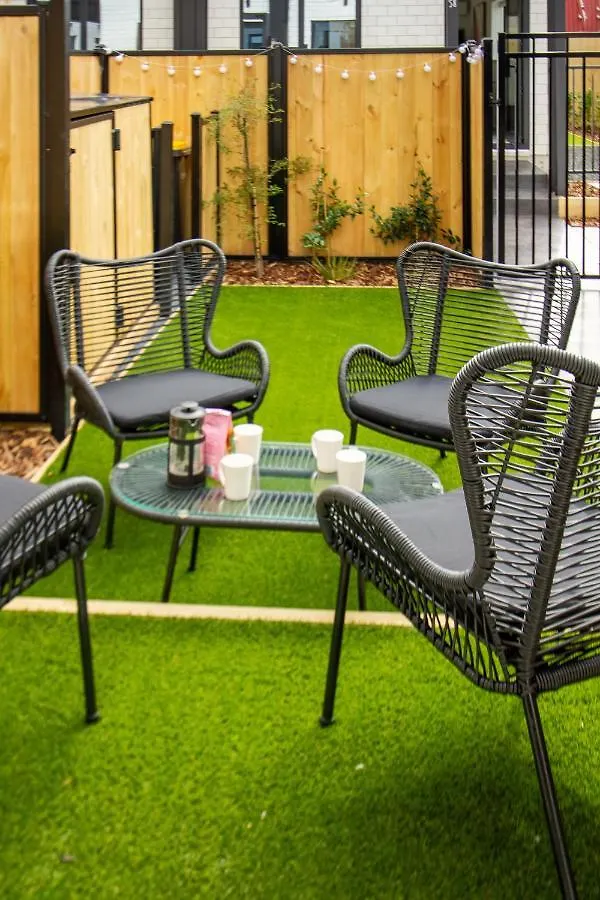 Two Bedroom, Two Bathroom Urban Oasis Christchurch New Zealand