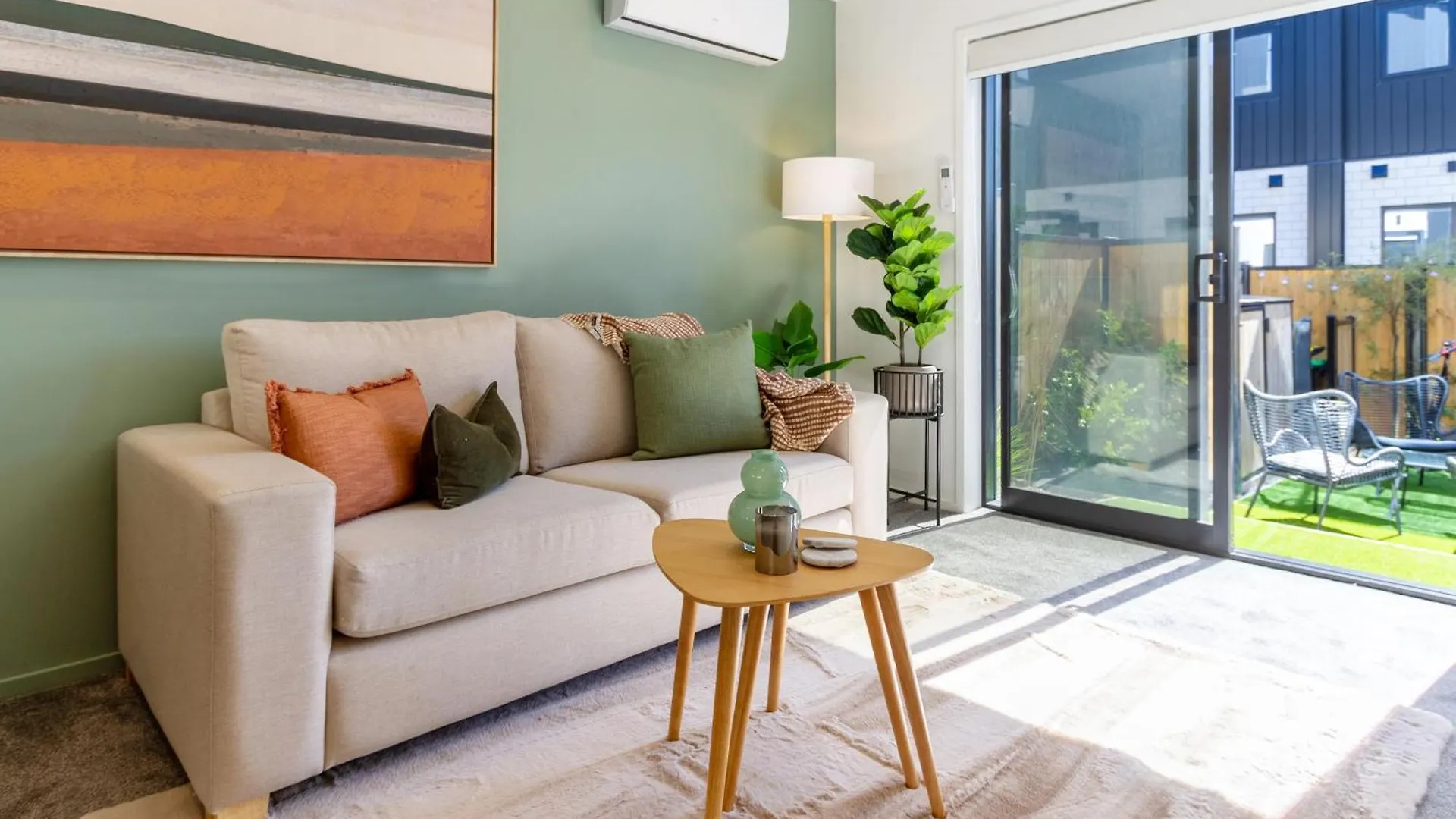 Two Bedroom, Two Bathroom Urban Oasis Christchurch New Zealand