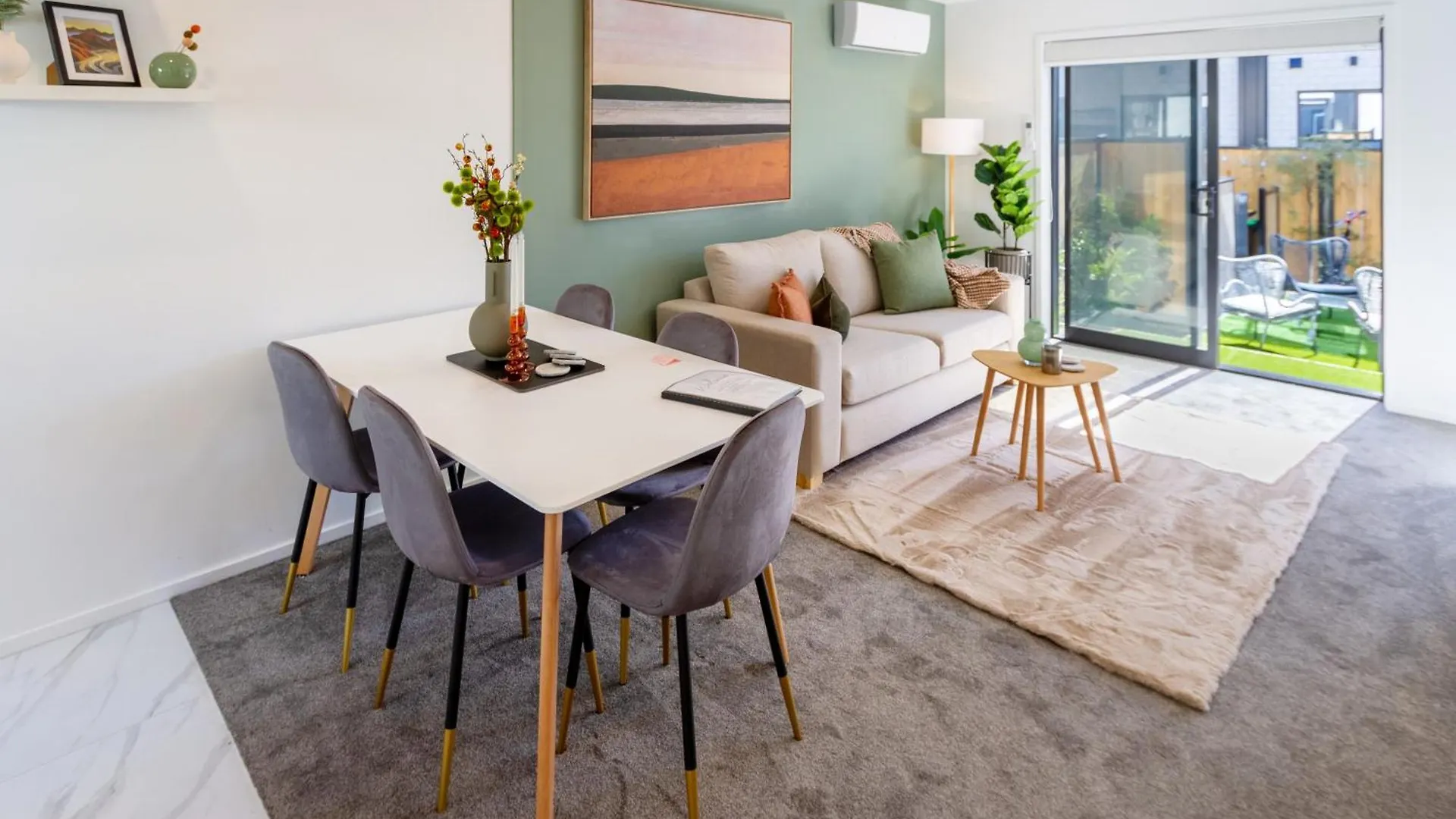 Two Bedroom, Two Bathroom Urban Oasis Christchurch